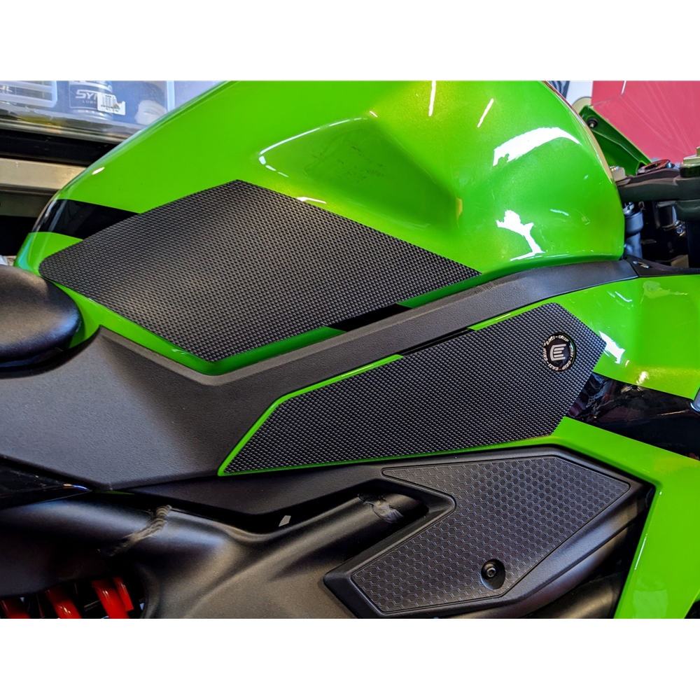kawasaki zx4-rr tank grip